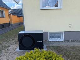 Buderus Luftwärmepumpe WLW 186-7, mit Sonnentank 2.0 Evo, montiert in 39319 Jerichow © Solarzentrum Bernburg GmbH Buderus Luftwärmepumpe WLW 186-7, mit Sonnentank 2.0 Evo, montiert in 39319 Jerichow © Solarzentrum Bernburg GmbH